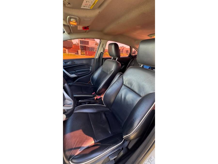 FORD - FIESTA - 2011/2012 - Prata - Sob Consulta
