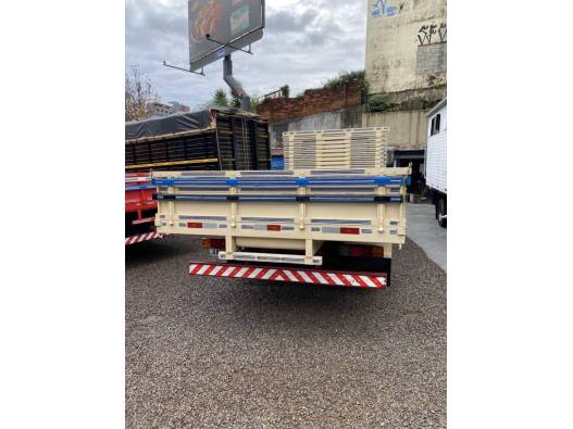 MERCEDES-BENZ - 608 - 1986/1987 - Bege - Sob Consulta