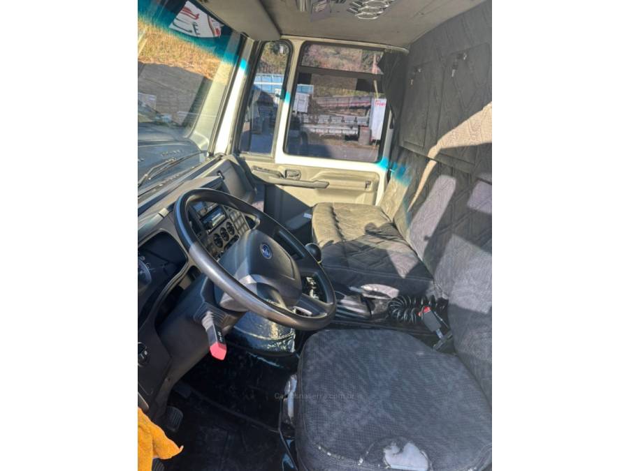 FORD - CARGO 816 - 2015/2016 - Prata - Sob Consulta